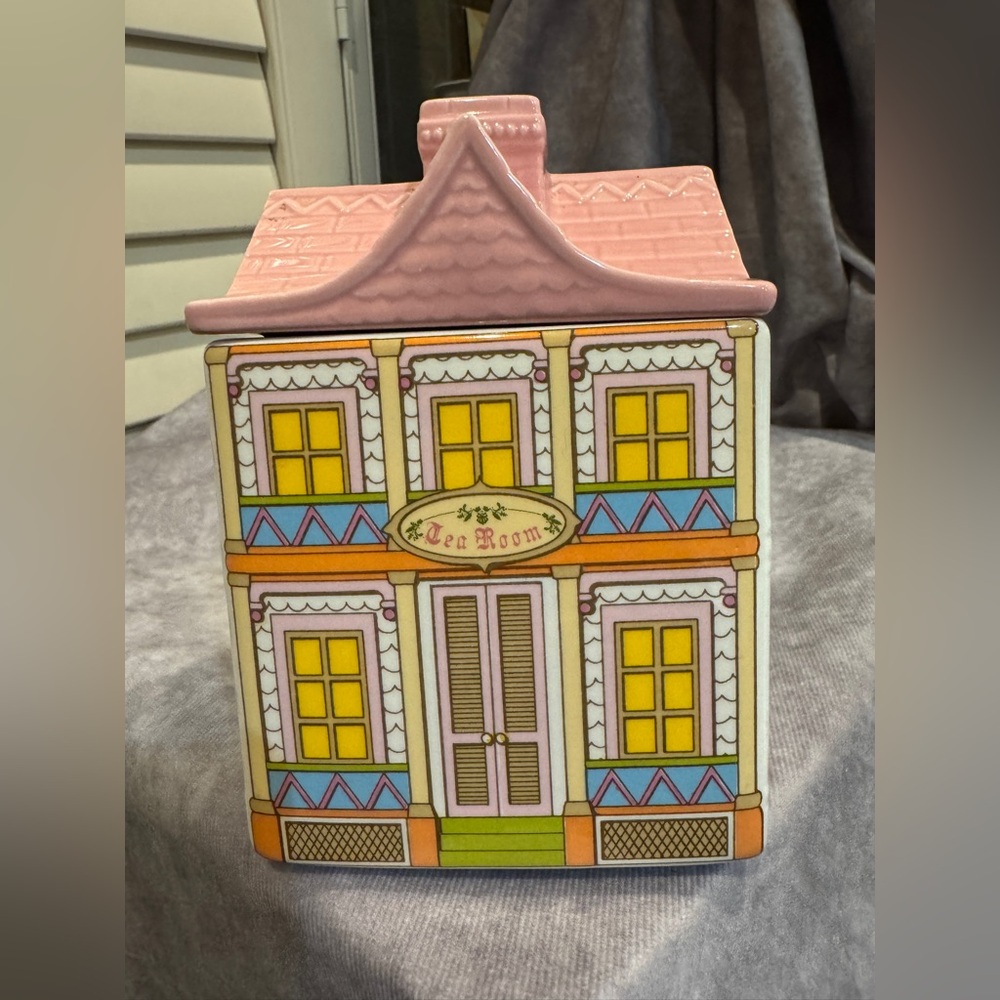 Avon Pink Roof Decorative‎ Tea Room Ceramic House Canister Pretty